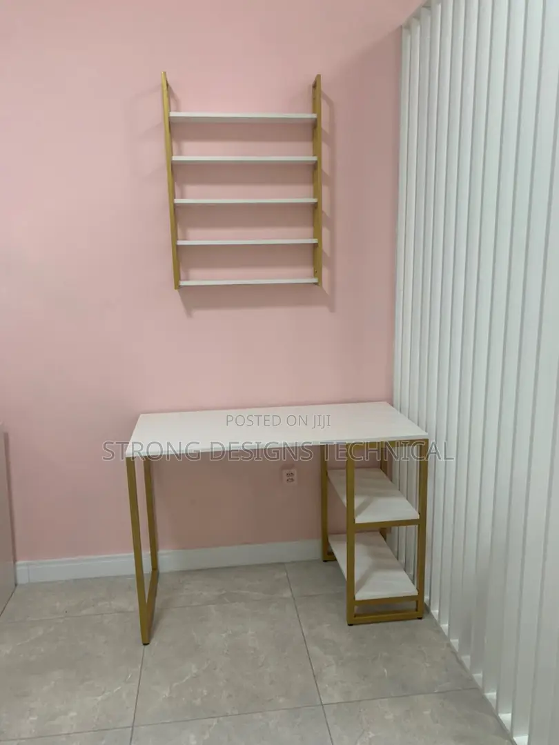 Metallic Manicure Table And Nail Polish Display SET.