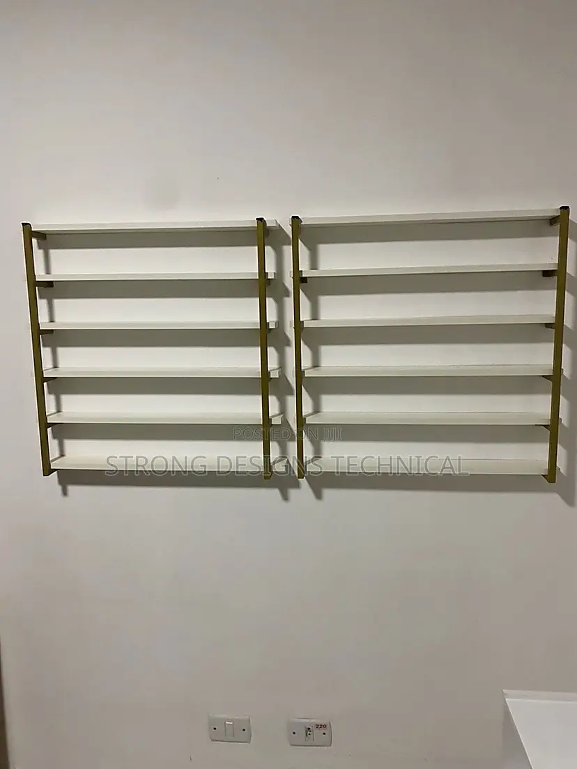 Metallic Manicure Table And Nail Polish Display SET.