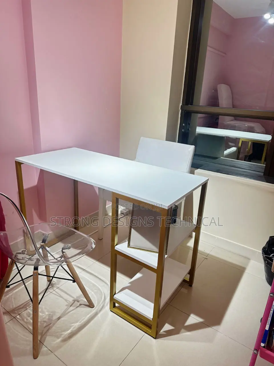 Metallic Manicure Table And Nail Polish Display SET.