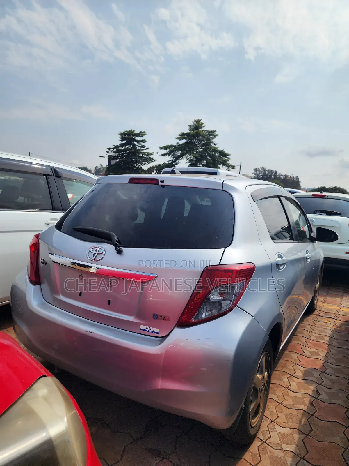 Toyota Vitz 1.0 FWD 5dr 2012 Silver