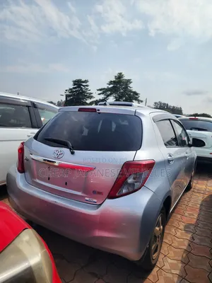 Toyota Vitz 1.0 FWD 5dr 2012 Silver
