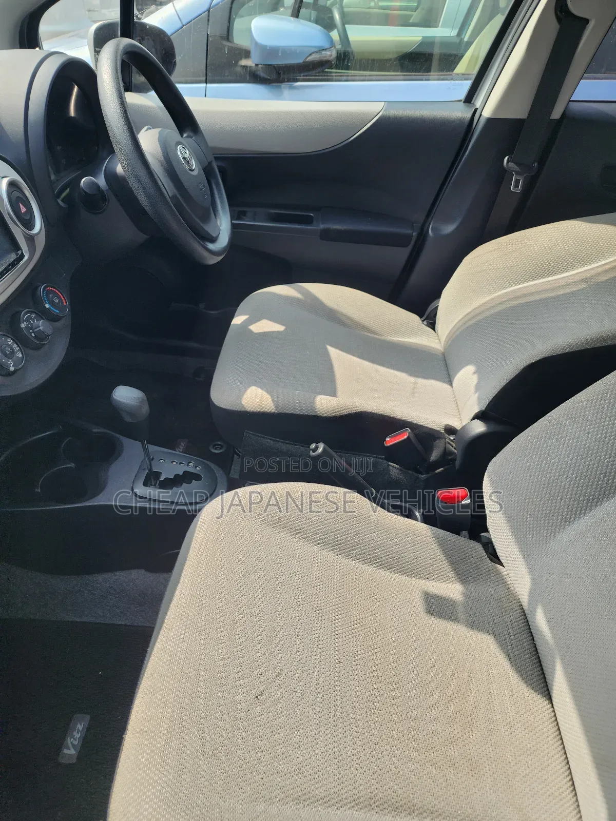 Toyota Vitz 1.0 FWD 5dr 2012 Silver