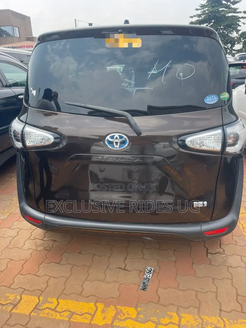 Toyota Sienta 1.5 AWD (6-seater) 2016 Gold