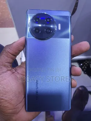 Photo - Tecno Spark 20 Pro Plus 256 GB Gray