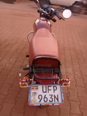 Bajaj Boxer 100 2023 Red