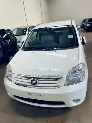 Photo - Toyota Raum 1.5 AWD 2011 Off white