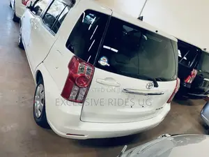 Toyota Raum 1.5 AWD 2011 Off white