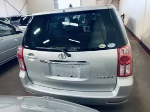 Photo - Toyota Raum 1.5 AWD 2010 Silver