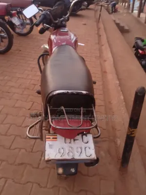 Bajaj Boxer BM100ES 2023 Red