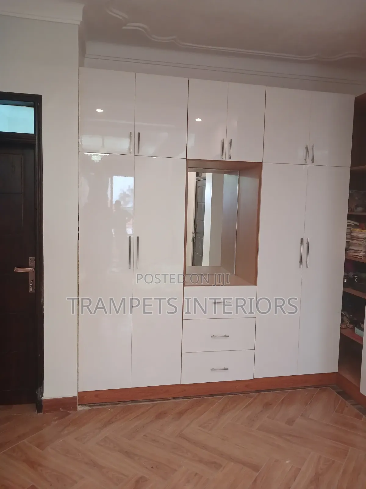 Wardrobes/ White Wardrobe Design