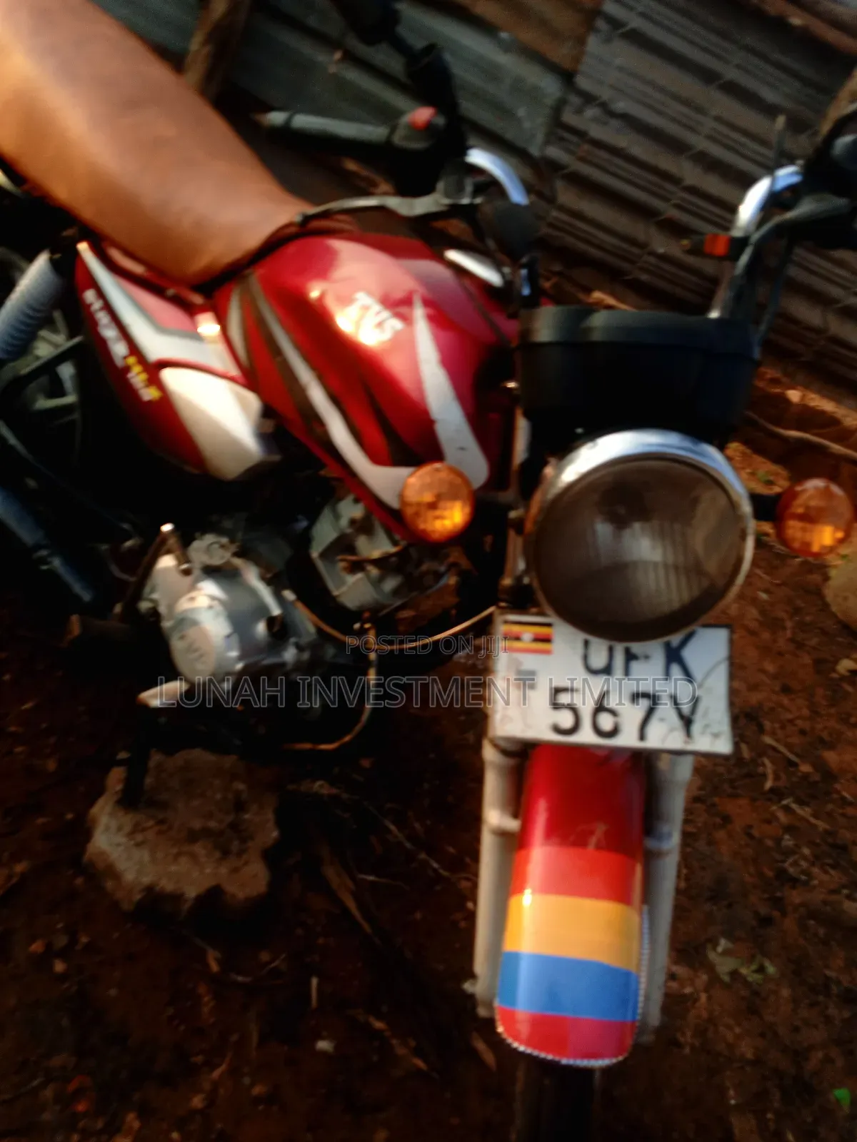 TVS HLX 125 2023 Red