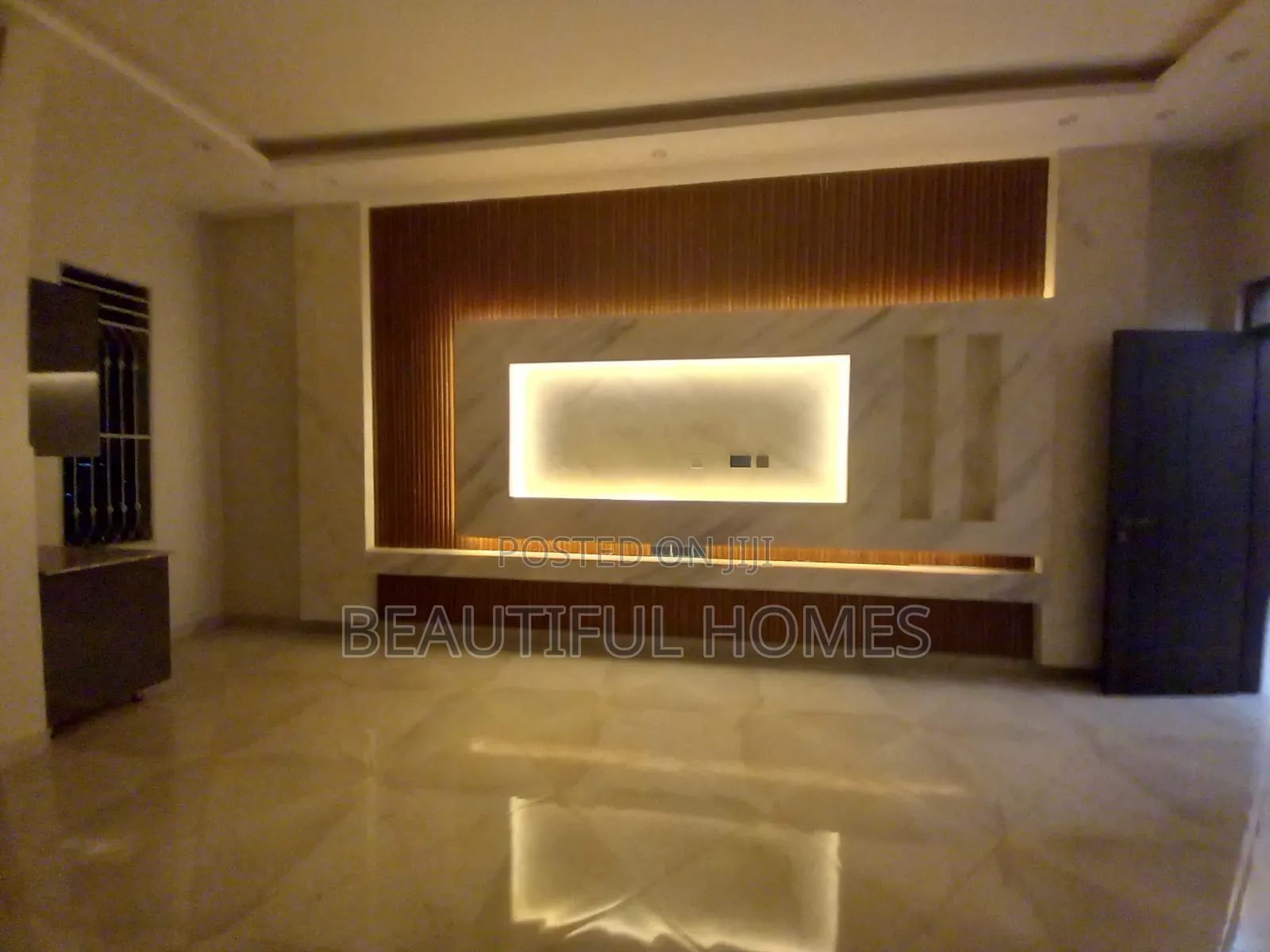 Furnished 6bdrm Mansion in Kira Ministers', Central Division for sale