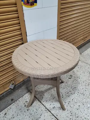 Bar/Restaurant Round Table