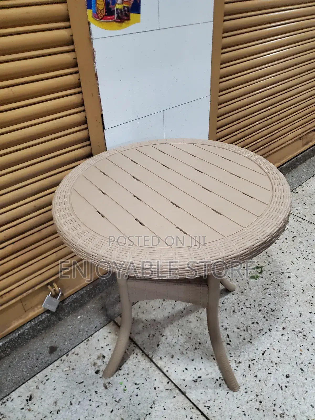 Bar/Restaurant Round Table