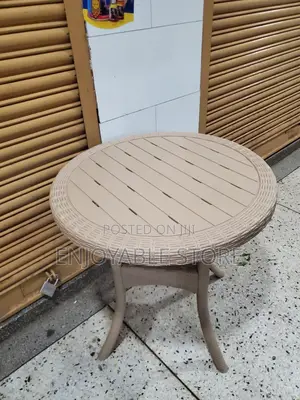 Bar/Restaurant Round Table