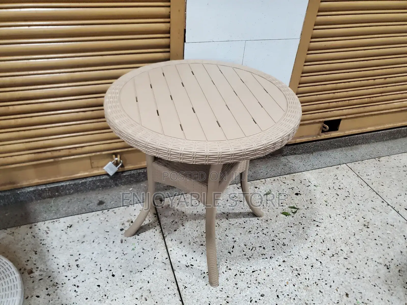 Bar/Restaurant Round Table