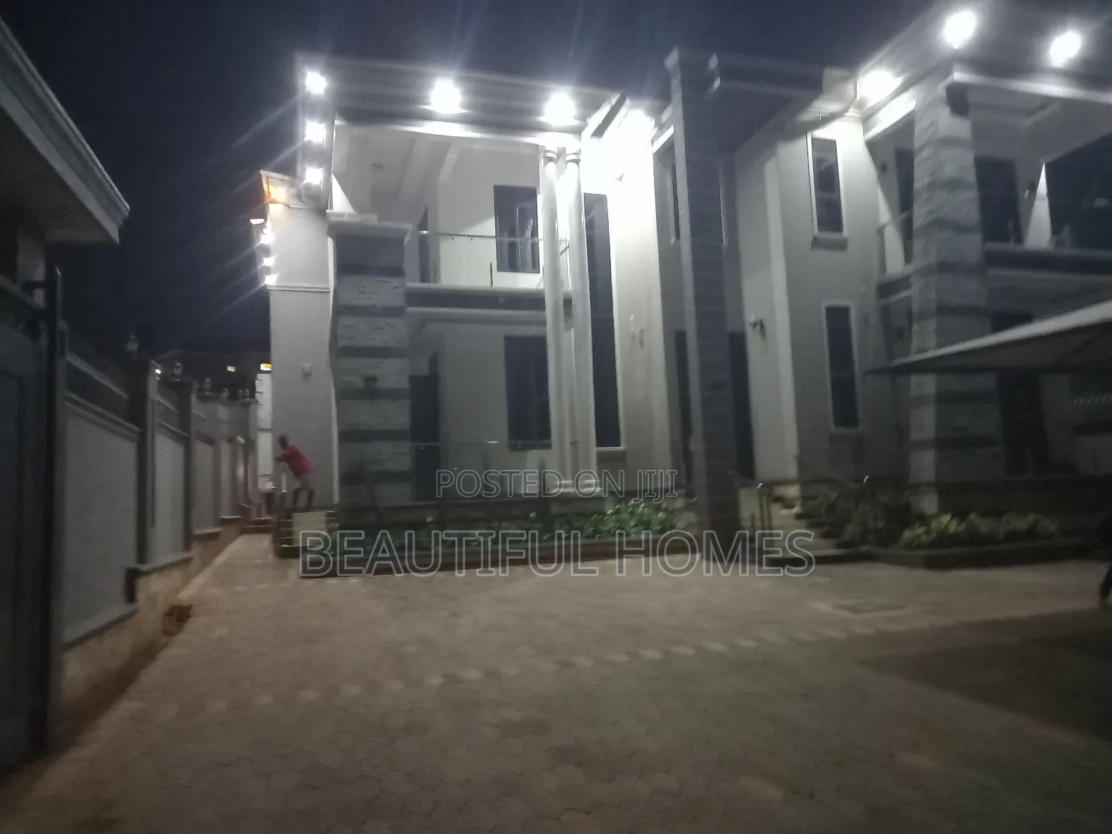 Furnished 6bdrm House in Kira for sale