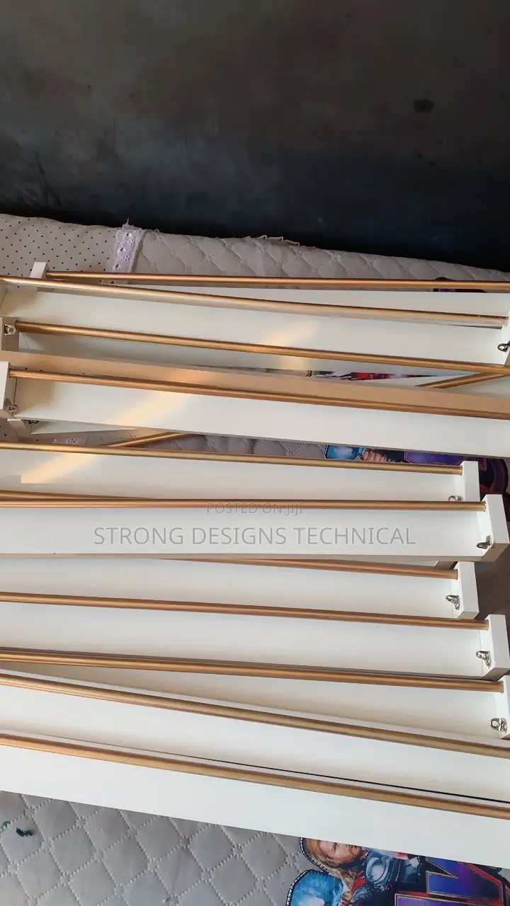 6 Pieces Manicure Nail Salon Display Shelves.