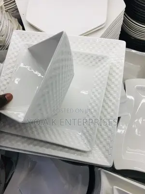 Dinner Set Square Checked