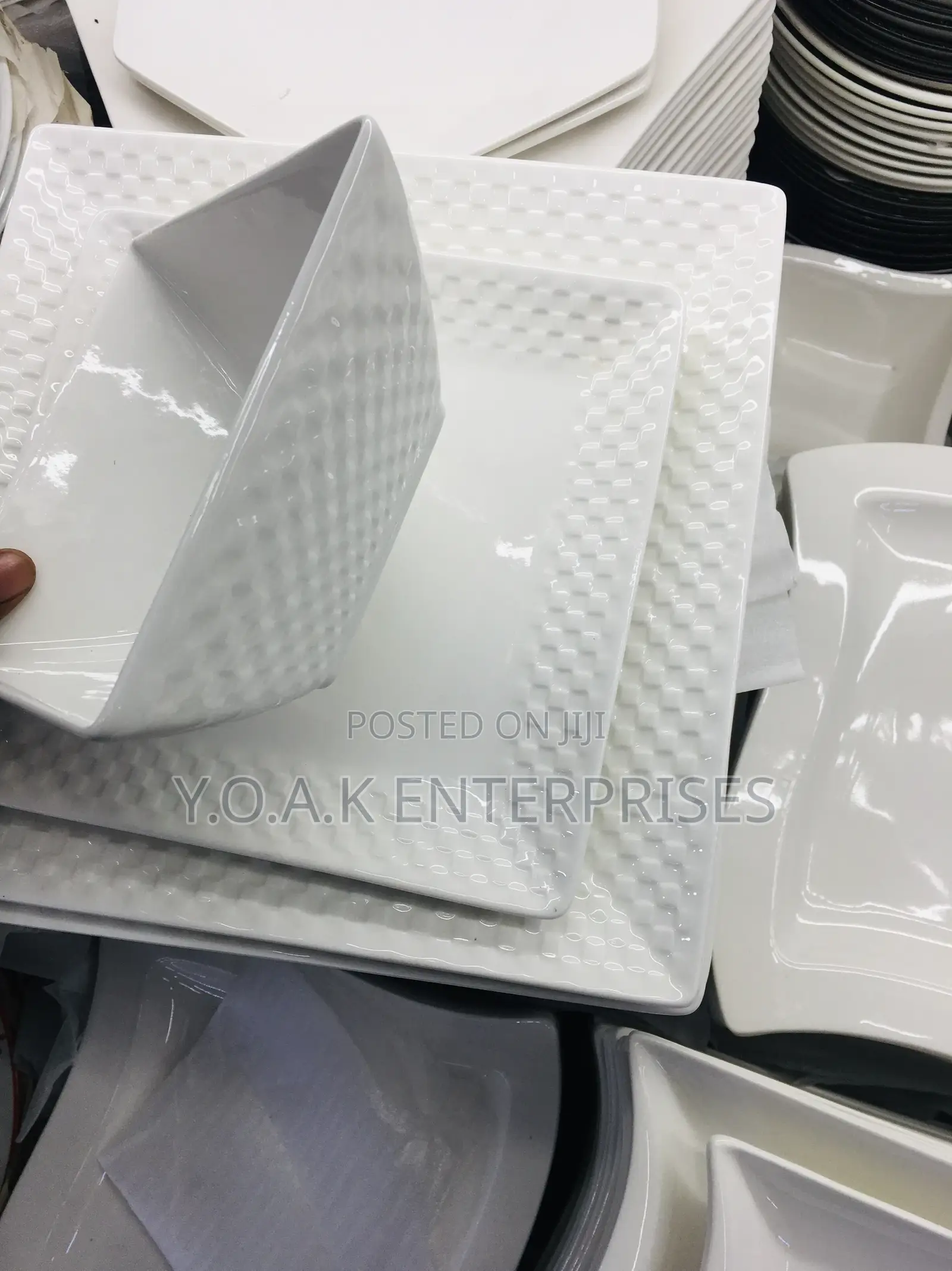 Dinner Set Square Checked