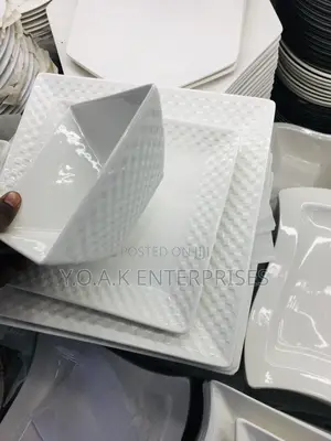 Dinner Set Square Checked