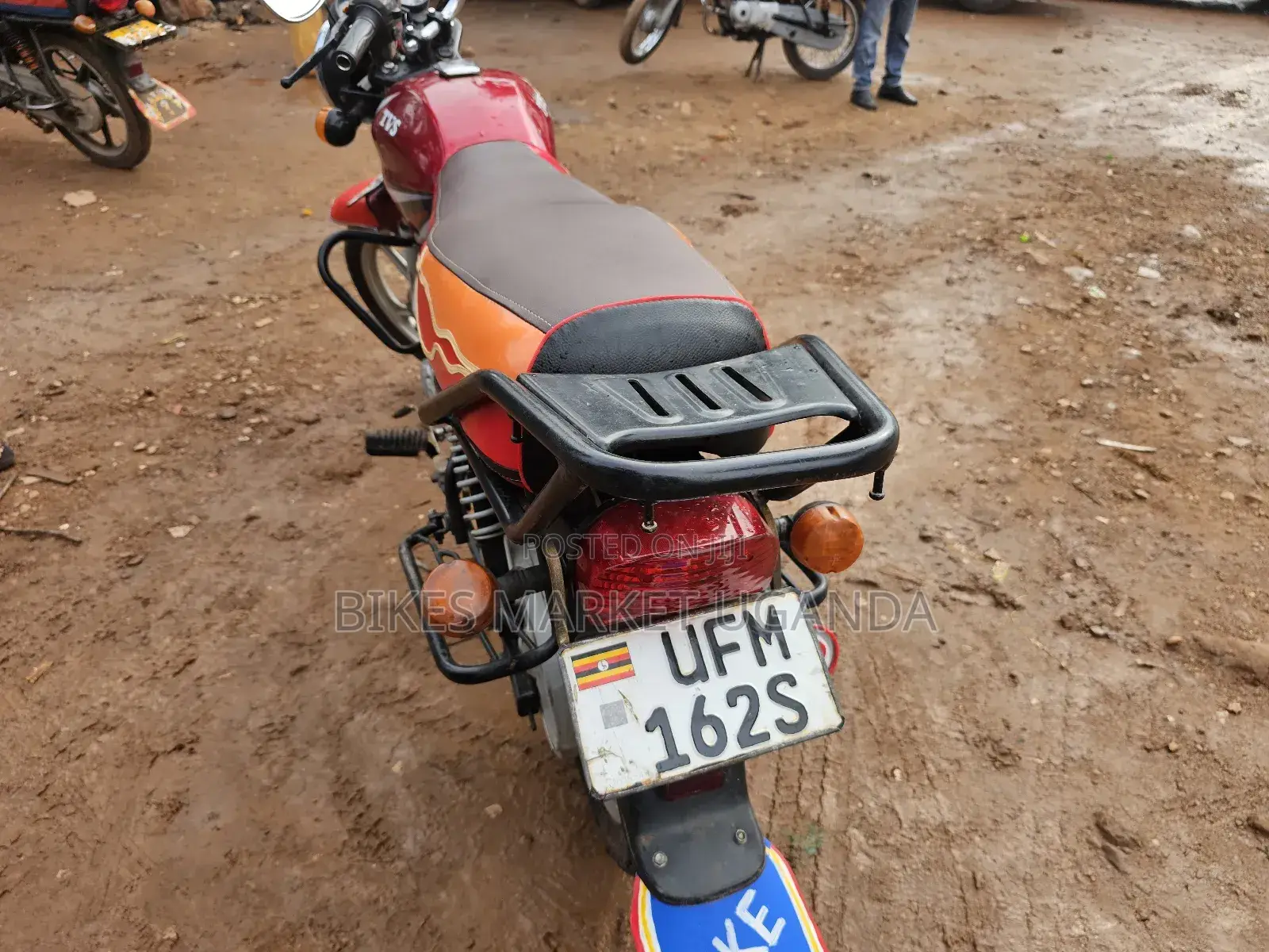 TVS HLX 125 2022 Red