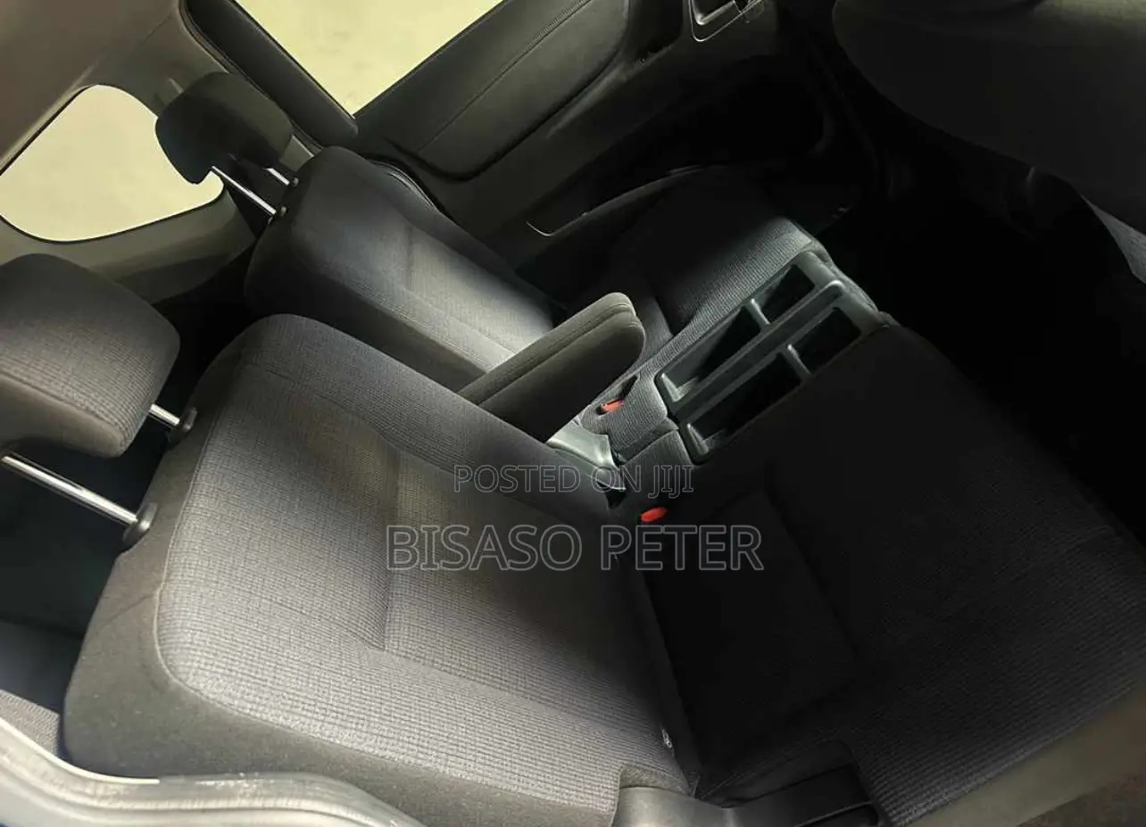 Toyota Sienta 1.5 Hybrid FWD (6-seater) 2016 Blue