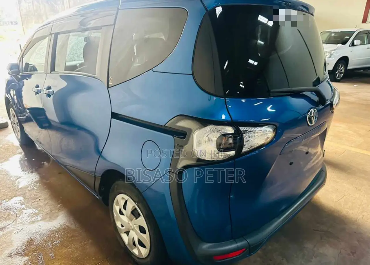 Toyota Sienta 1.5 Hybrid FWD (6-seater) 2016 Blue