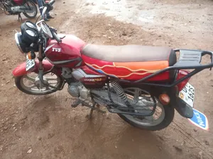TVS HLX 125 2022 Red
