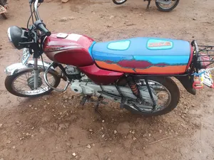 Bajaj Boxer 100 2022 Red