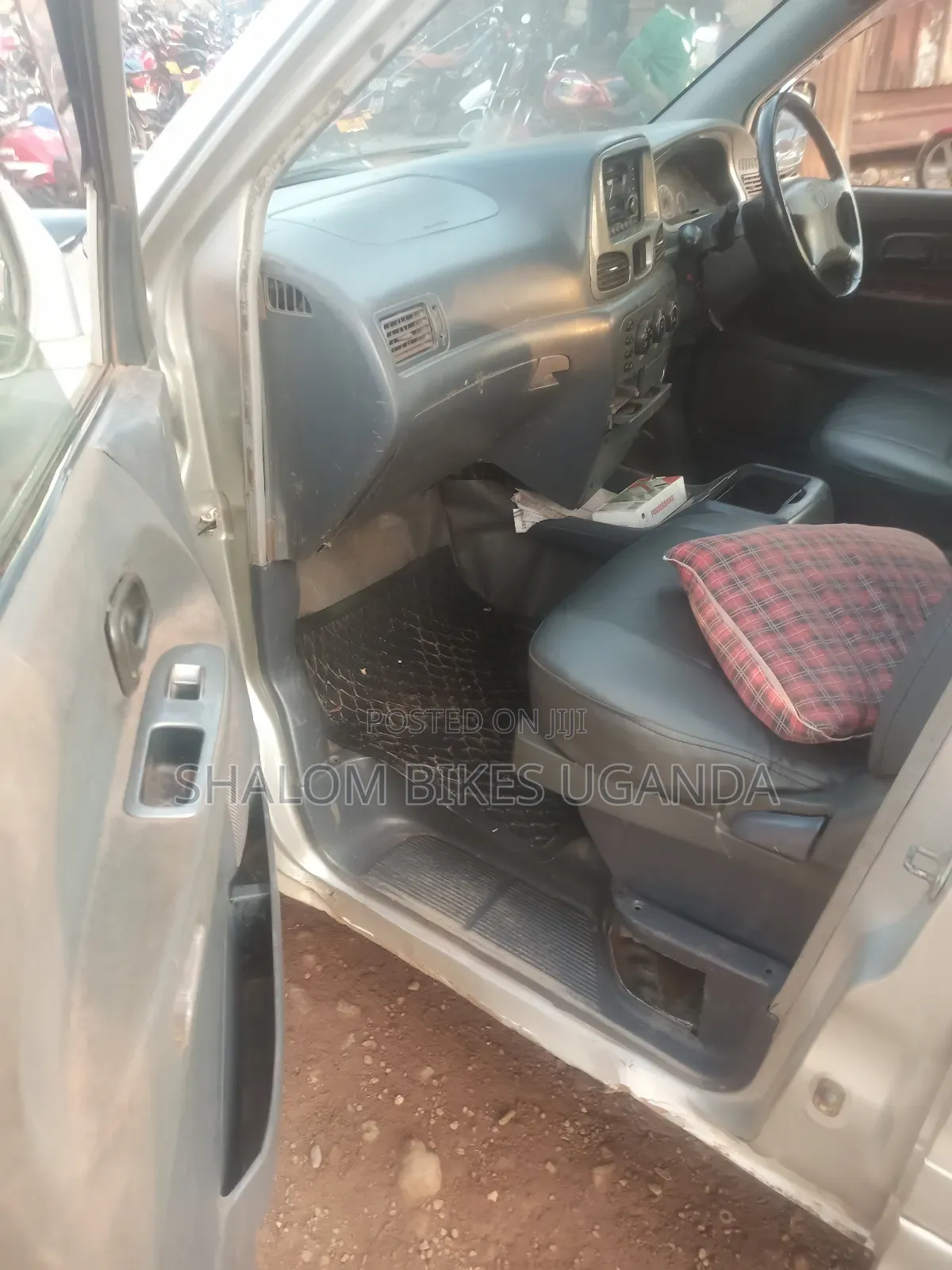 Toyota Noah 2004 Silver