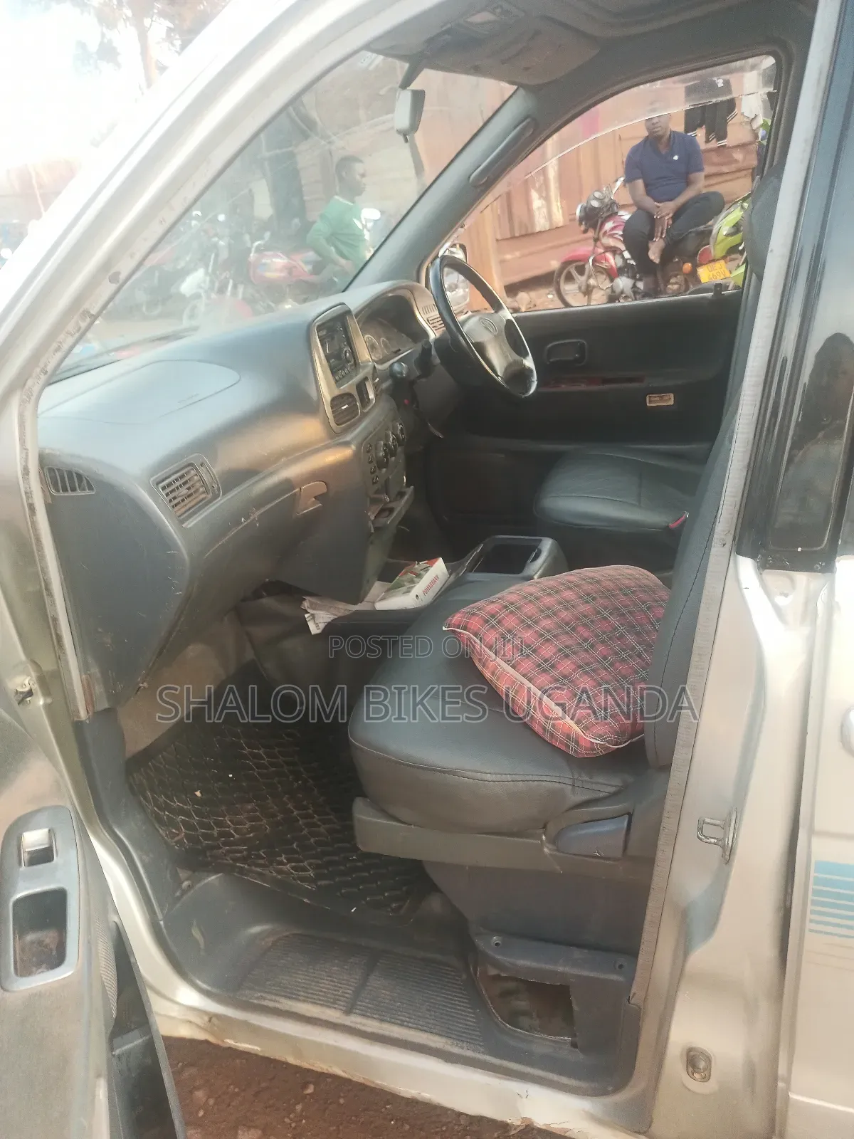 Toyota Noah 2004 Silver