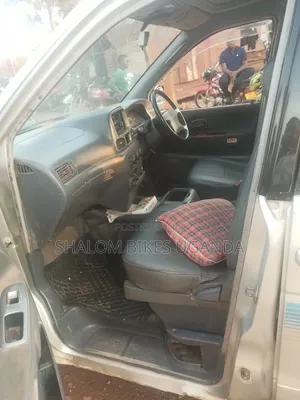 Toyota Noah 2004 Silver
