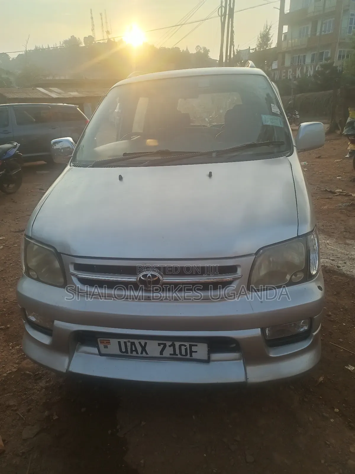 Toyota Noah 2004 Silver
