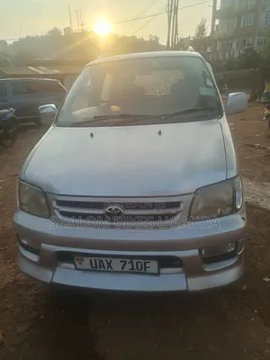 Toyota Noah 2004 Silver