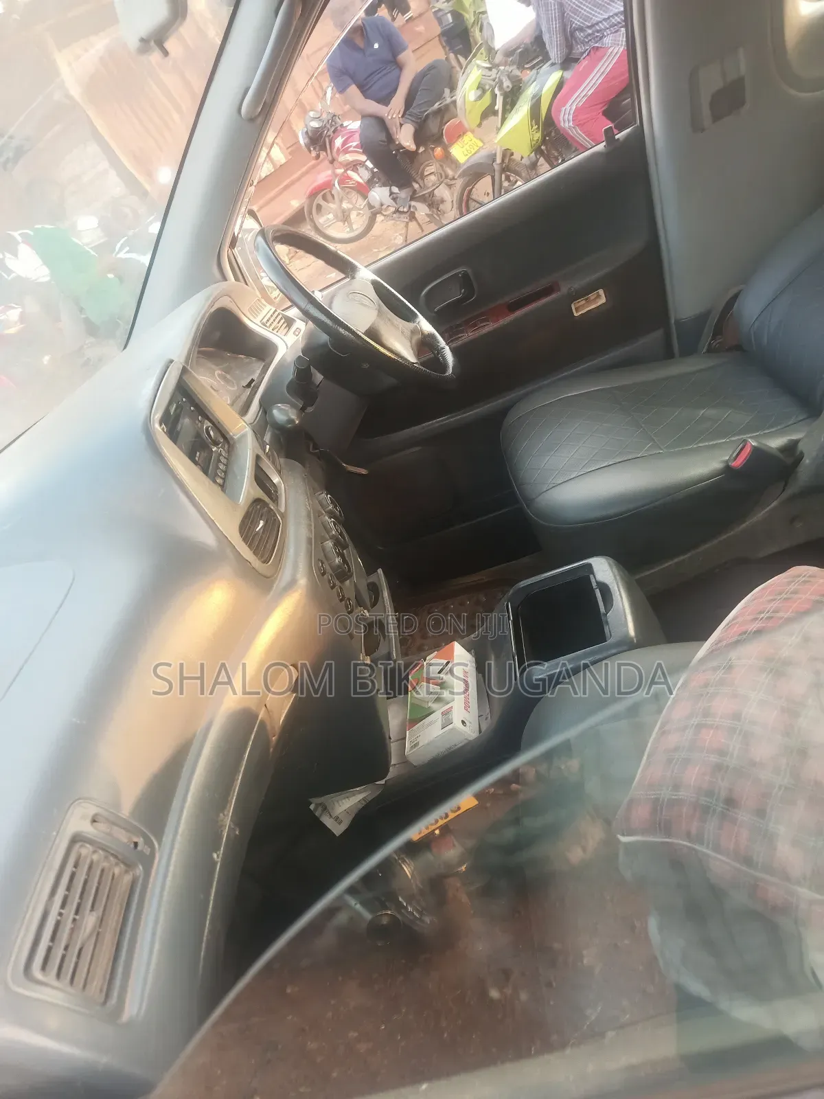 Toyota Noah 2004 Silver