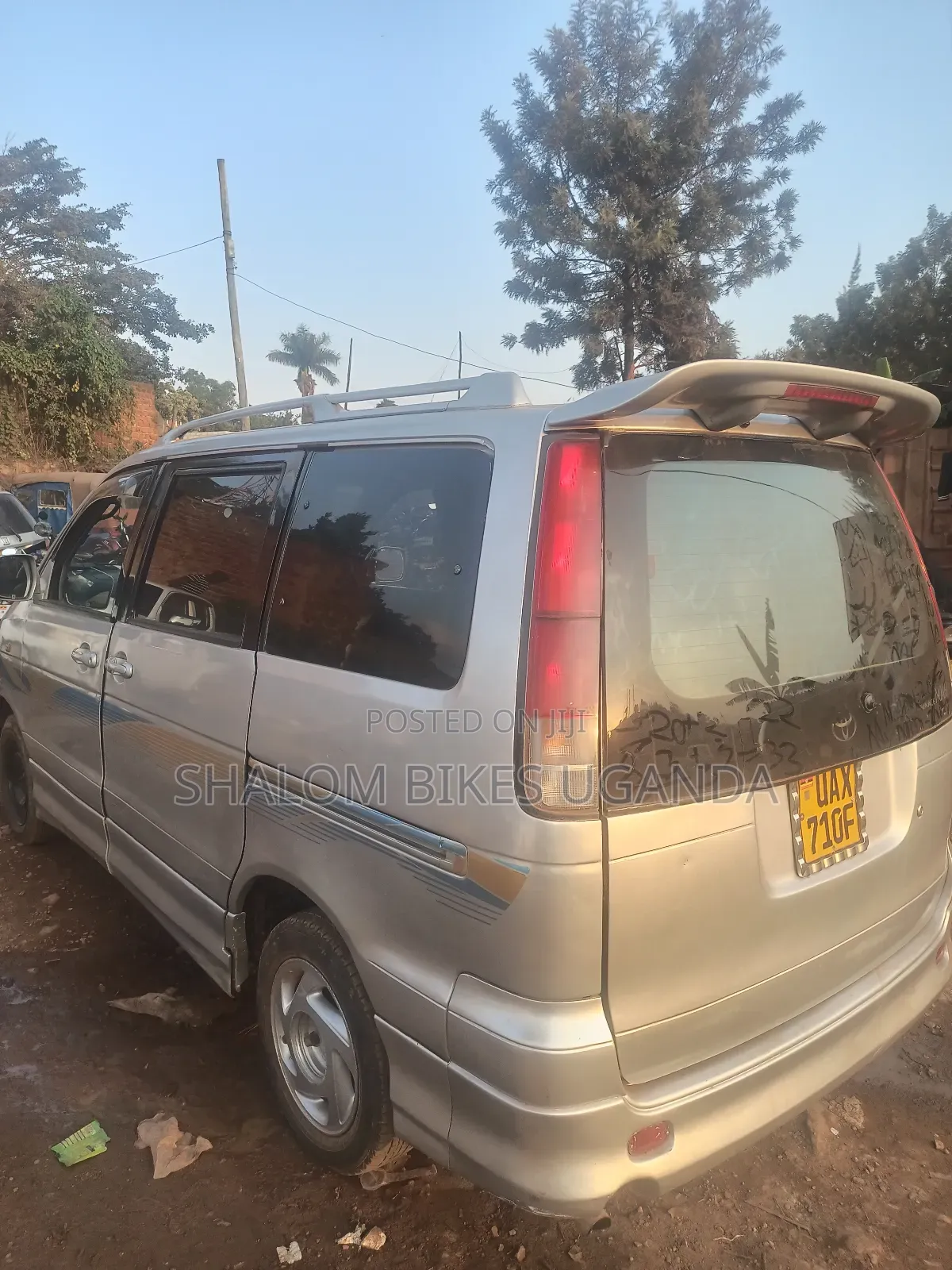 Toyota Noah 2004 Silver