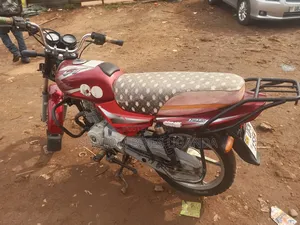 Bajaj Boxer 125 2022 Red