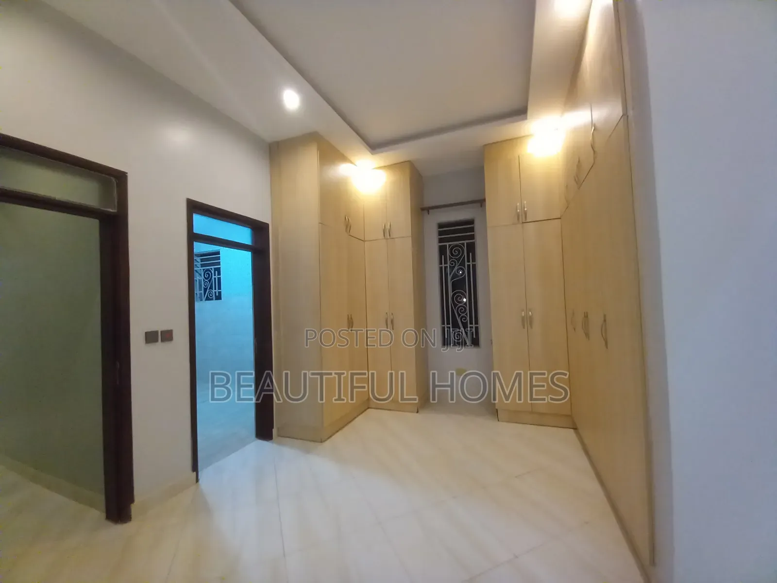 Furnished 7bdrm Mansion in Kira Corporate for sale