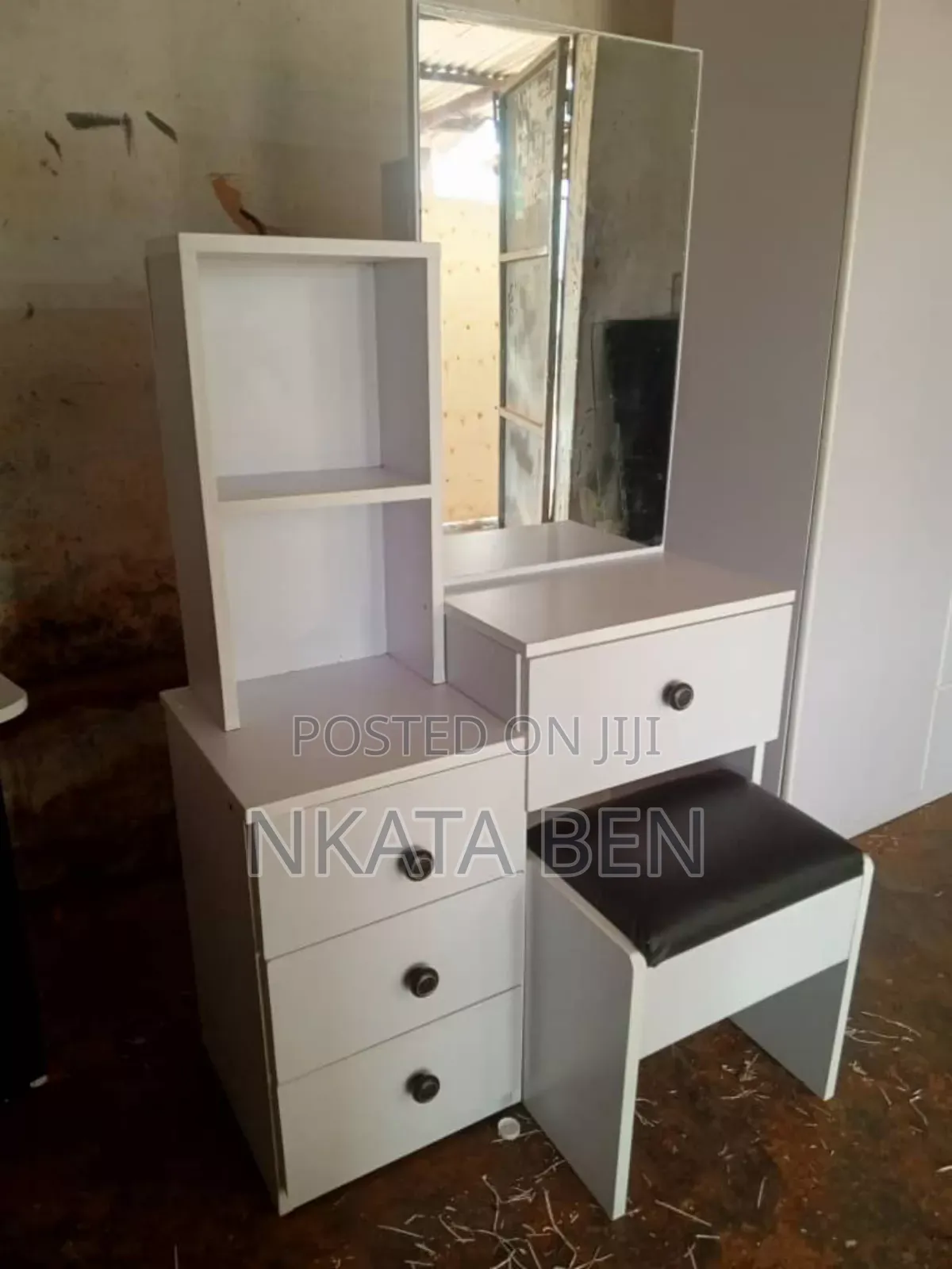 White Ladies Dressing Mirror