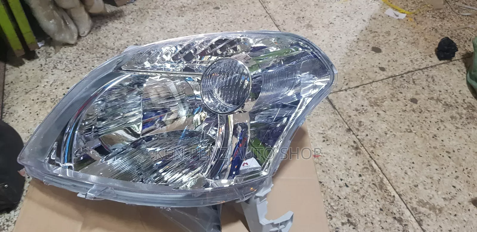 Headlamps for Toyota Raum 2005