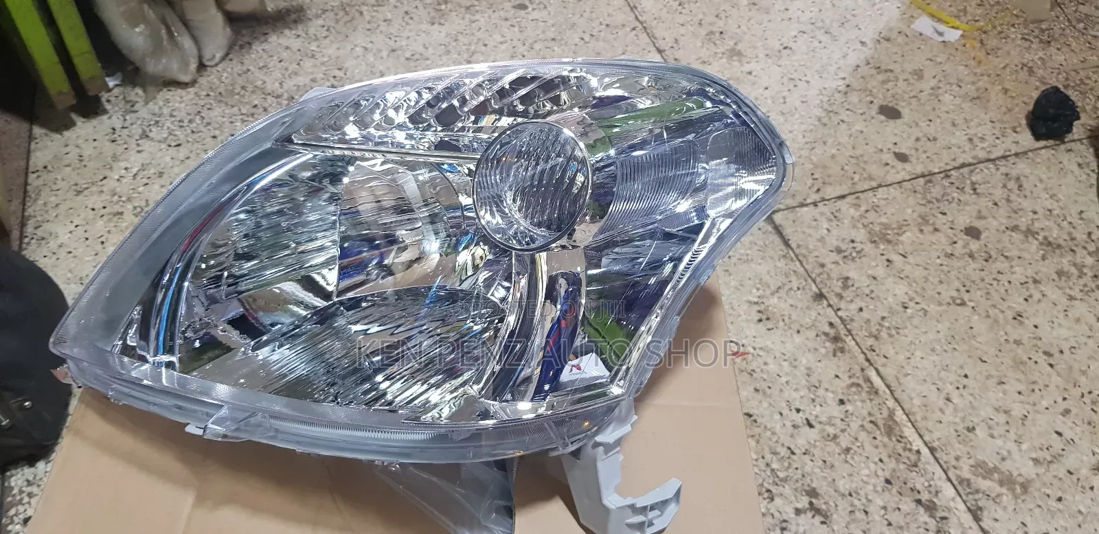 Headlamps for Toyota Raum 2005