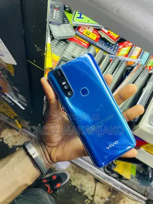 Photo - Vivo V15 256 GB Blue