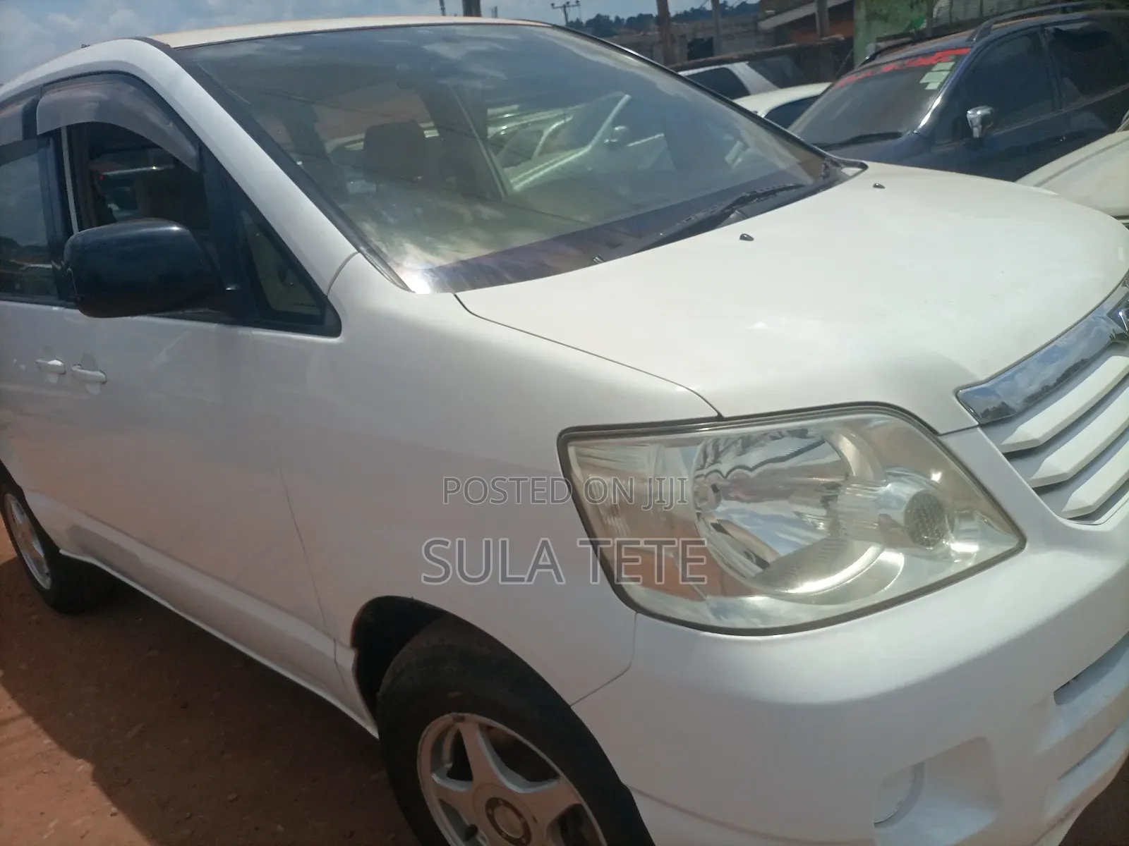 Toyota Noah 2.0 AWD (8 Seater) 2005 White
