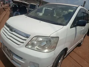 Toyota Noah 2.0 AWD (8 Seater) 2005 White