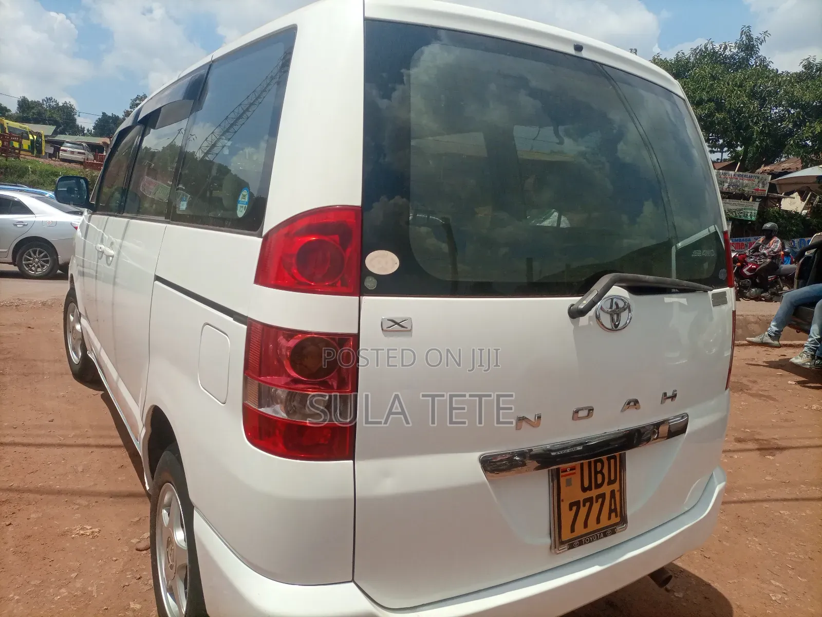 Toyota Noah 2.0 AWD (8 Seater) 2005 White