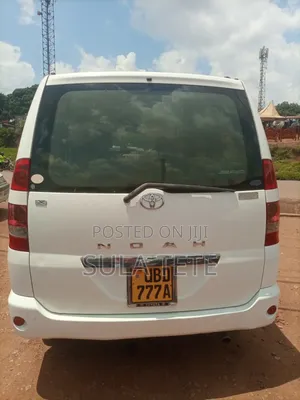 Toyota Noah 2.0 AWD (8 Seater) 2005 White