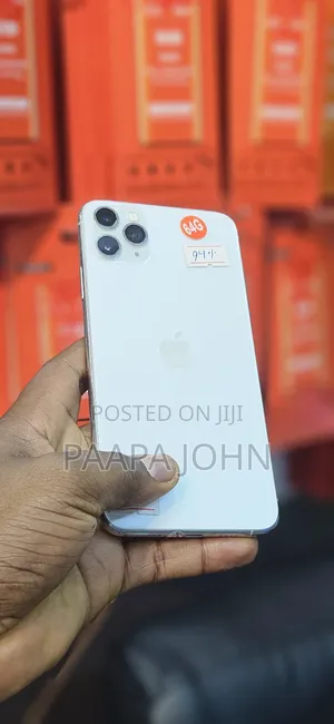 Photo - Apple iPhone 11 Pro Max 64 GB White