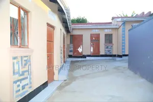 8bdrm Apartment in Nansana Along for sale