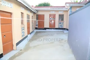 8bdrm Apartment in Nansana Along for sale